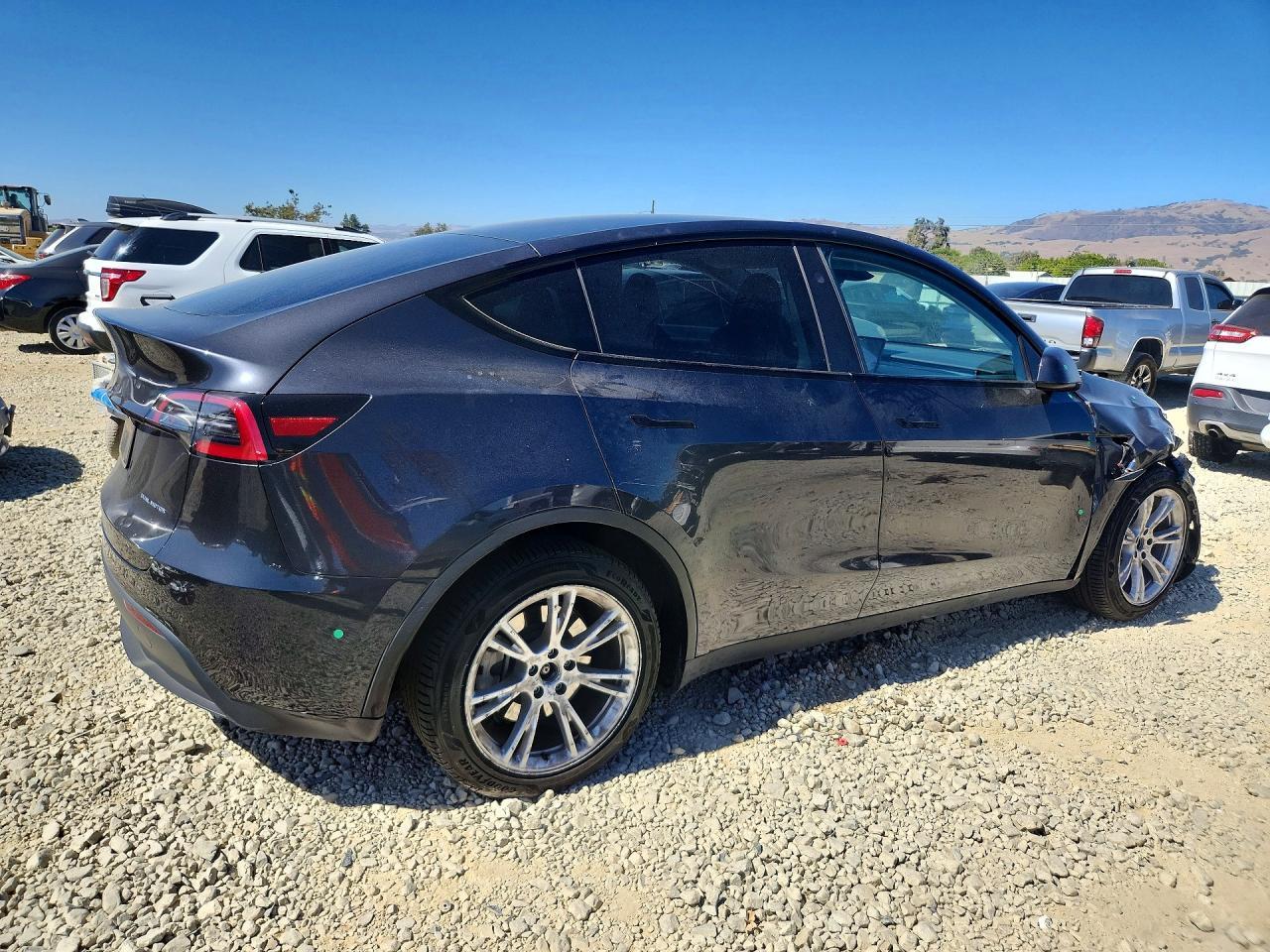 2024 Tesla Model Y - Фото 3