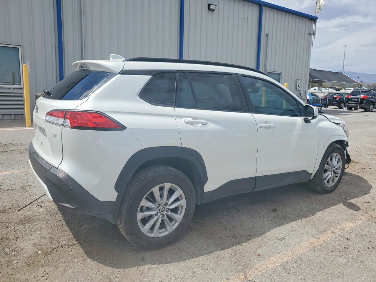 2023 Toyota Corolla Cross Le - Фото 3