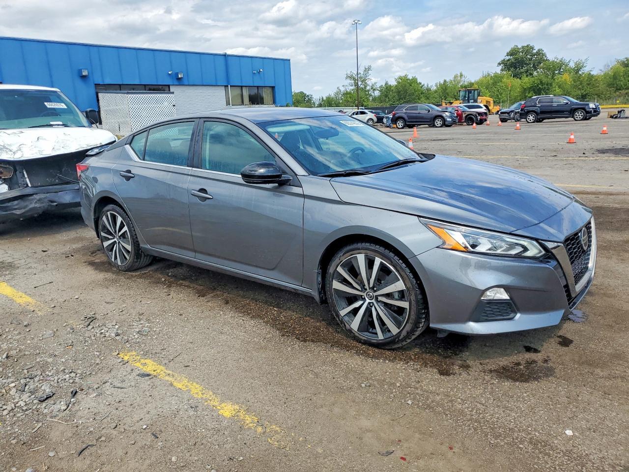 2020 Nissan Altima Sr - Image 4