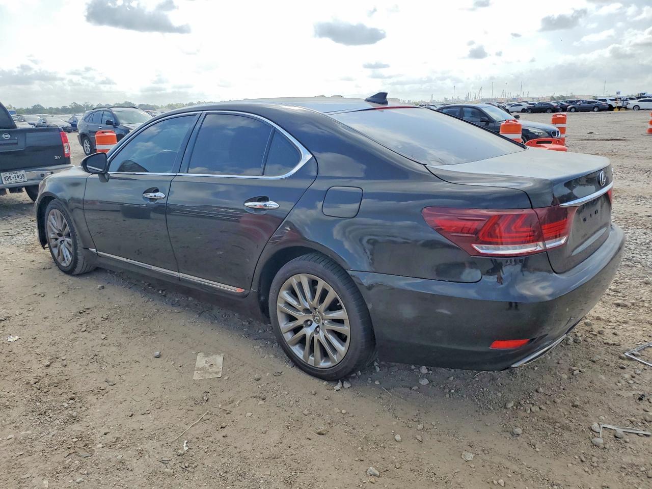 2013 Lexus Ls 460 - Image 2