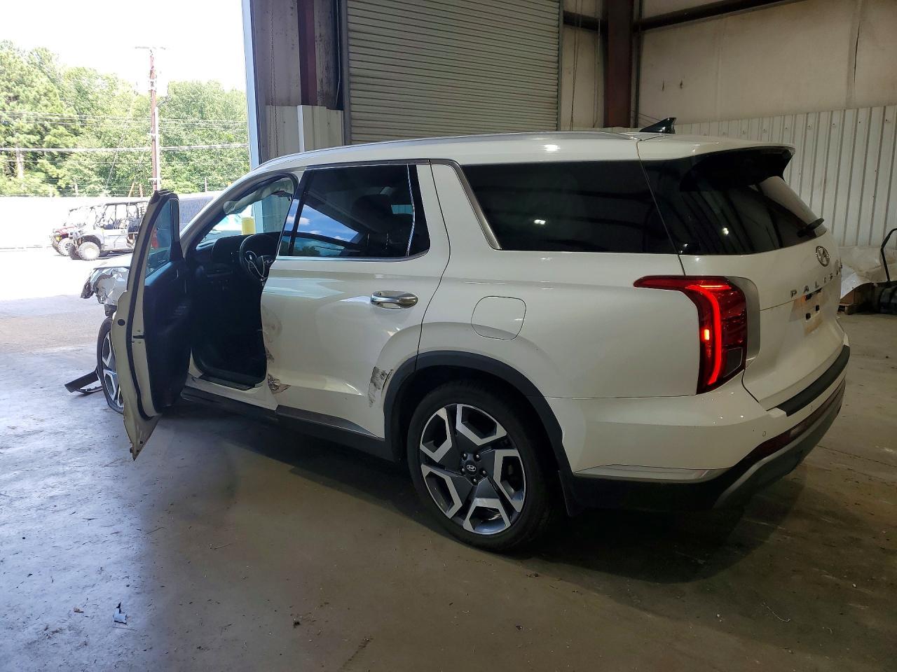 2023 Hyundai Palisade Limited - Image 2