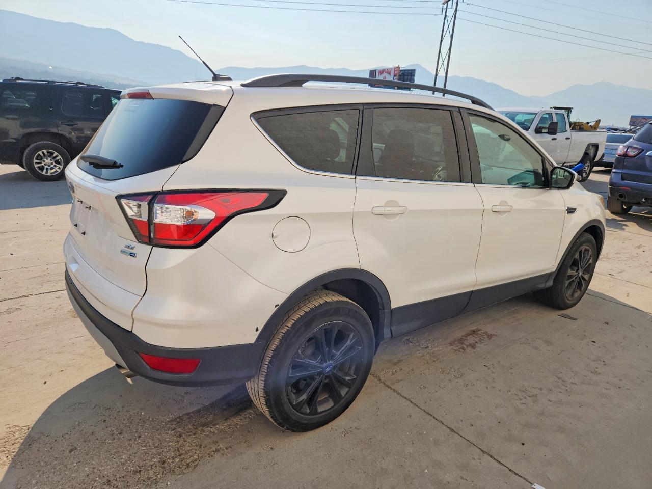 2018 Ford Escape Se - Фото 3