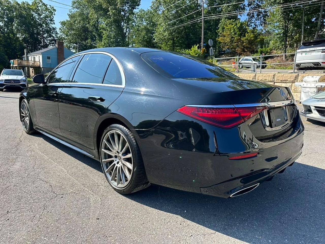 2022 Mercedes-Benz S 500 4Matic - Image 2