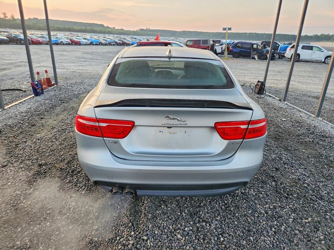 2018 Jaguar Xe Premium - Фото 6