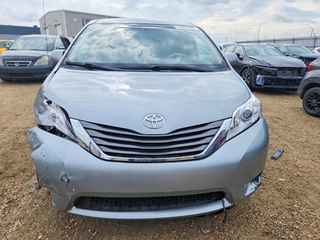 2011 Toyota Sienna Le - Фото 5