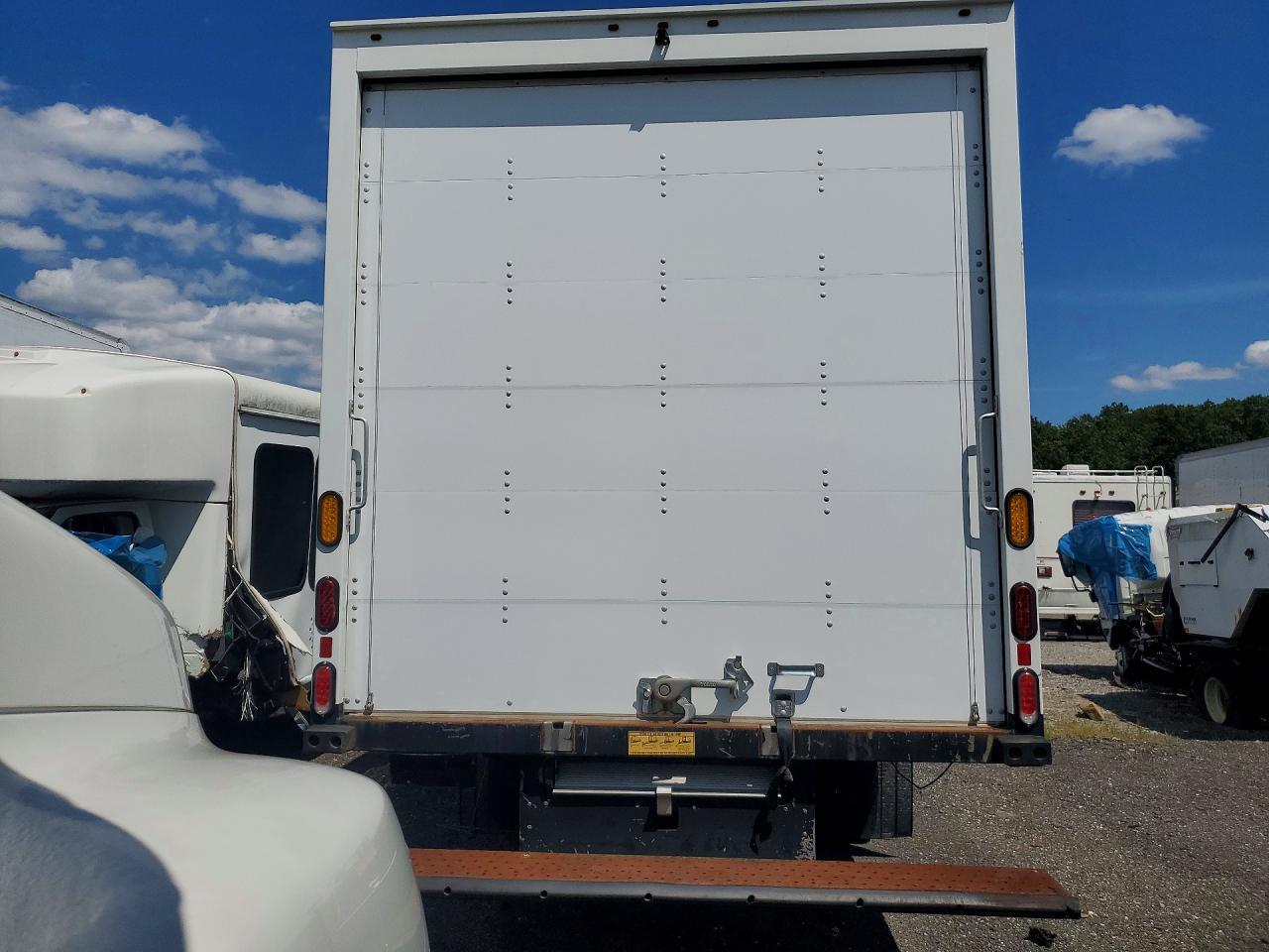 2024 Isuzu Npr Hd Box Truck - Image 6