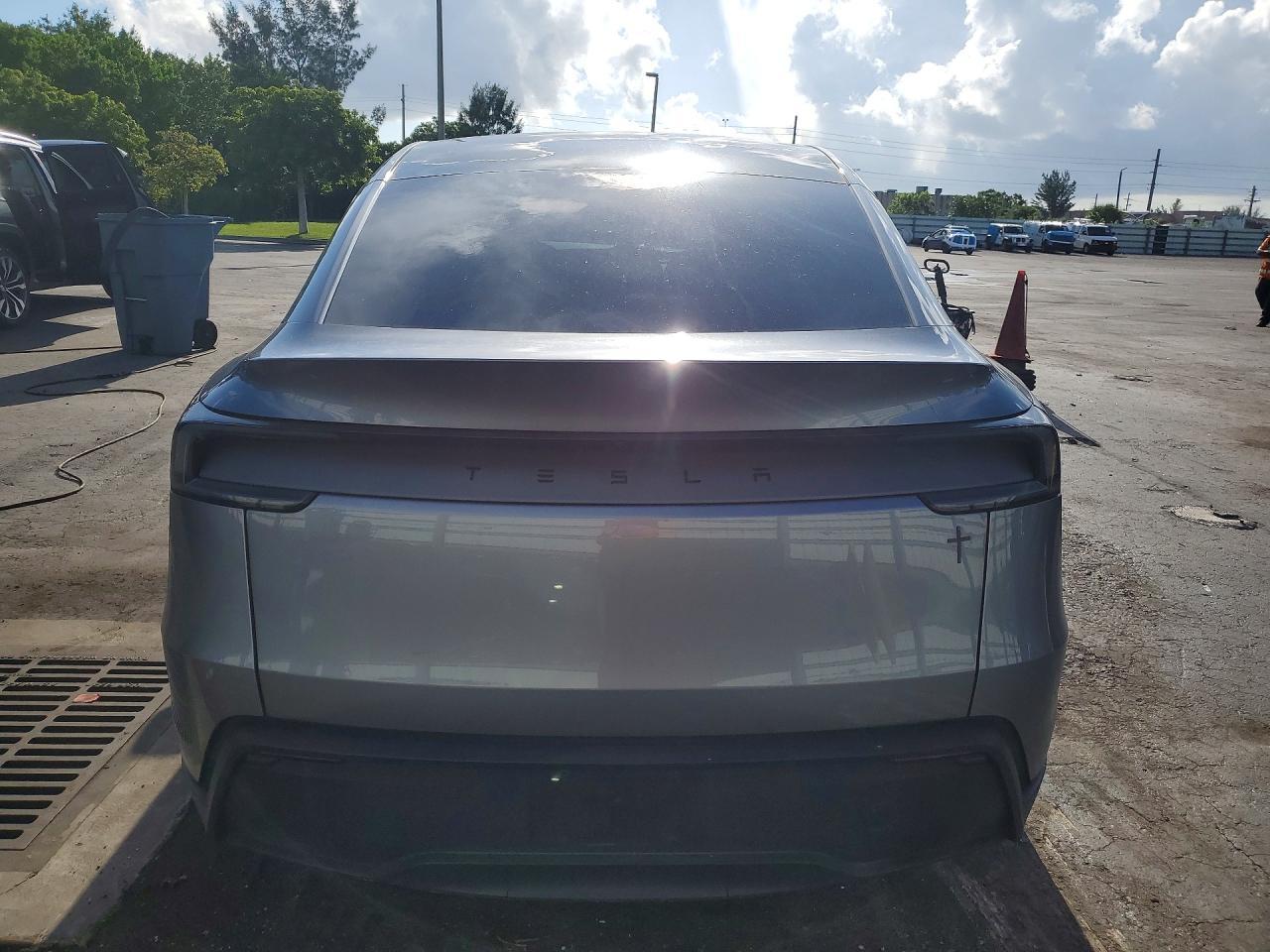 2026 Tesla Model Y - Image 6
