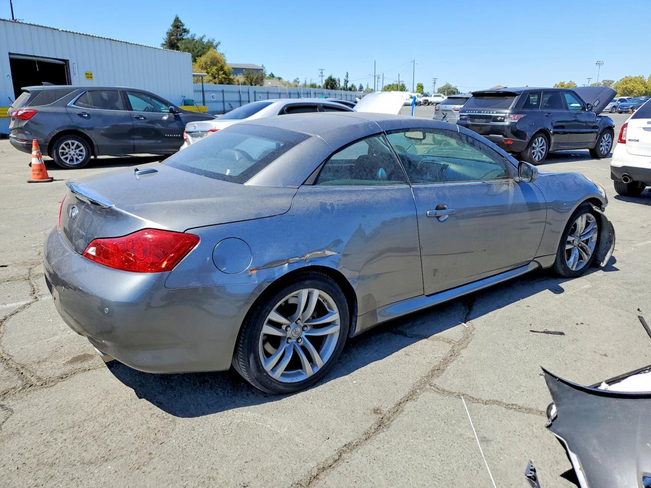 2010 Infiniti G37 Convertible Base - Image 3