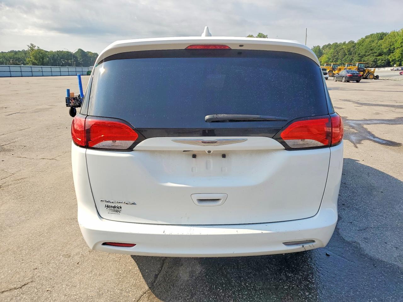 2017 Chrysler Pacifica Touring - Фото 6