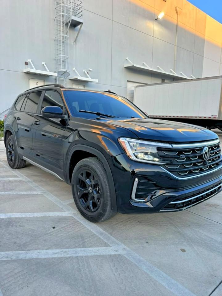 2025 Volkswagen Atlas Peak Edition Se - Image 2