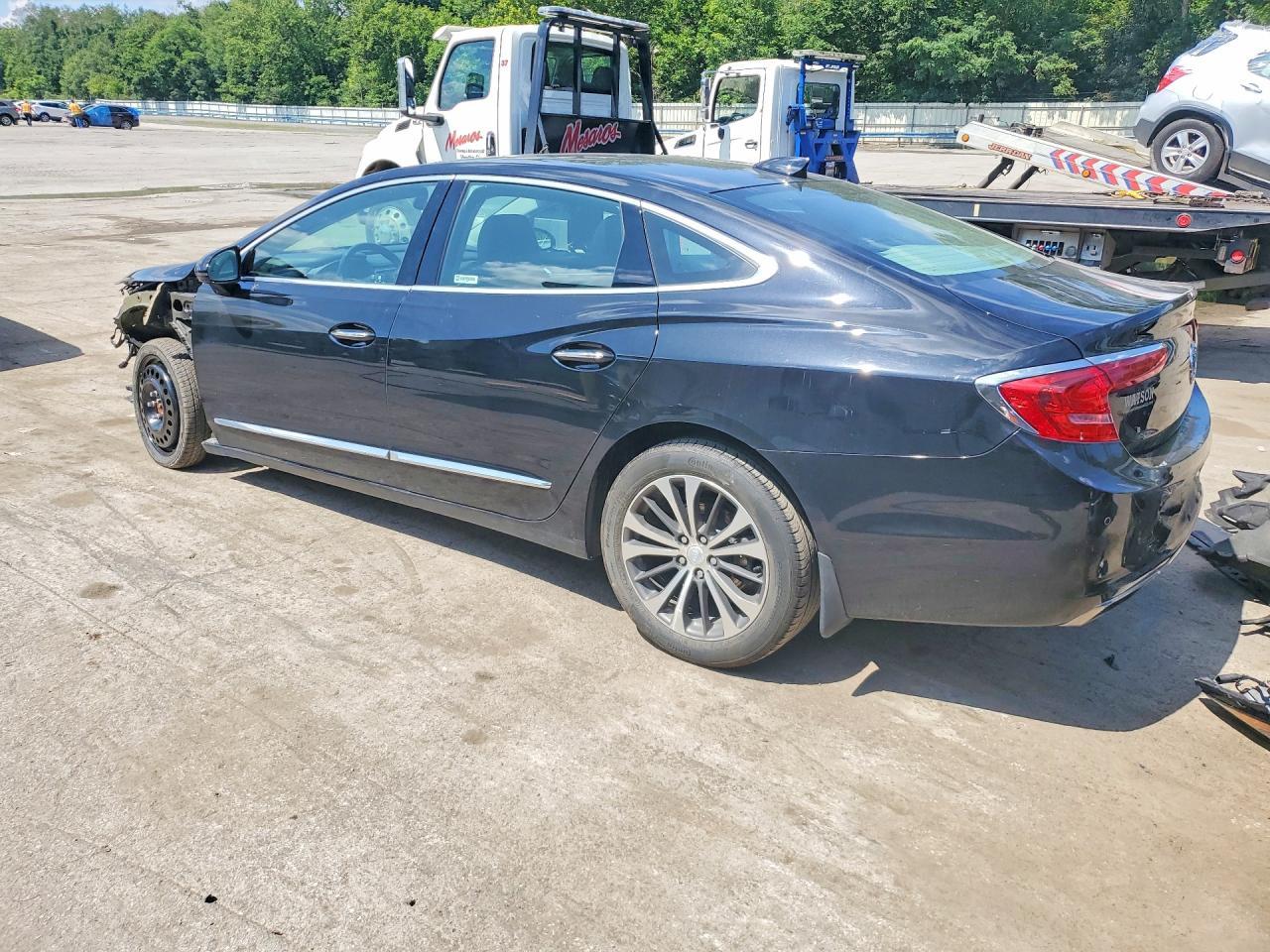 2019 Buick Lacrosse Essence - Image 2