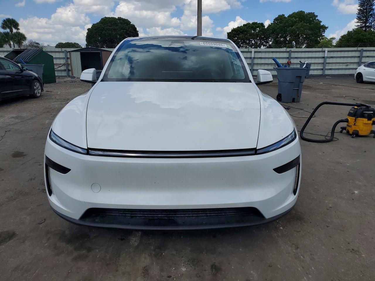 2026 Tesla Model Y - Image 5