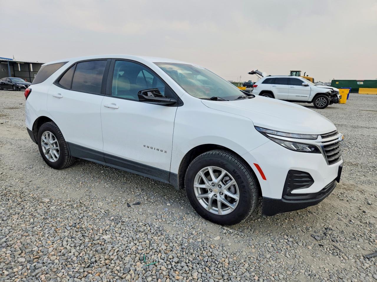 2022 Chevrolet Equinox Ls - Фото 4