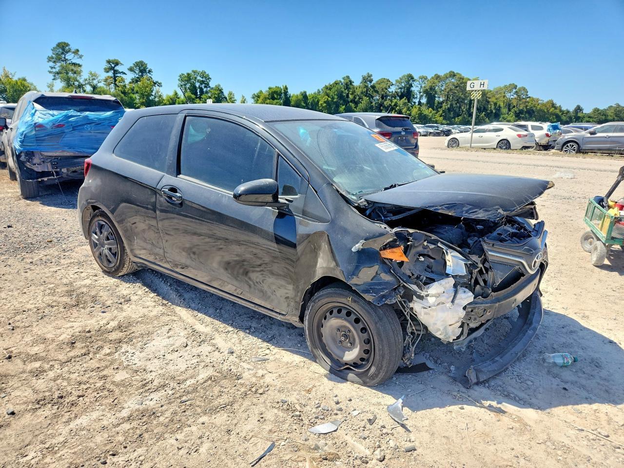 2015 Toyota Yaris 3-Door L - Image 4