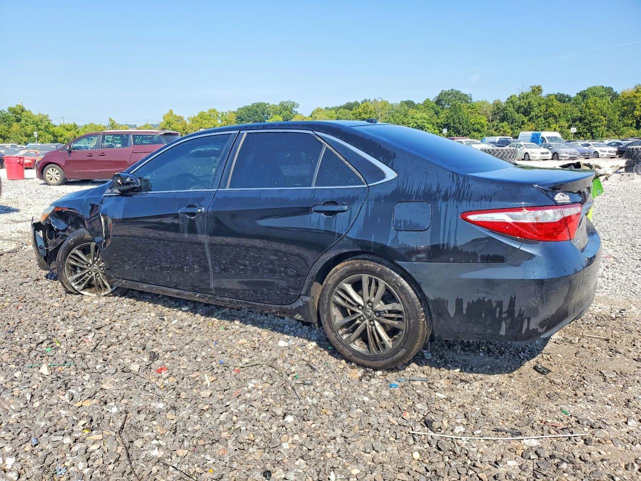 2016 Toyota Camry Se - Фото 2