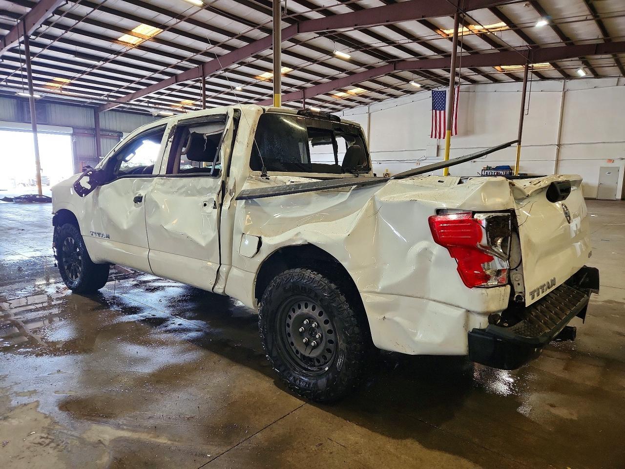 2019 Nissan Titan S - Фото 2