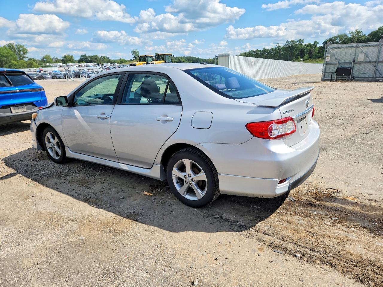 2011 Toyota Corolla S - Фото 2