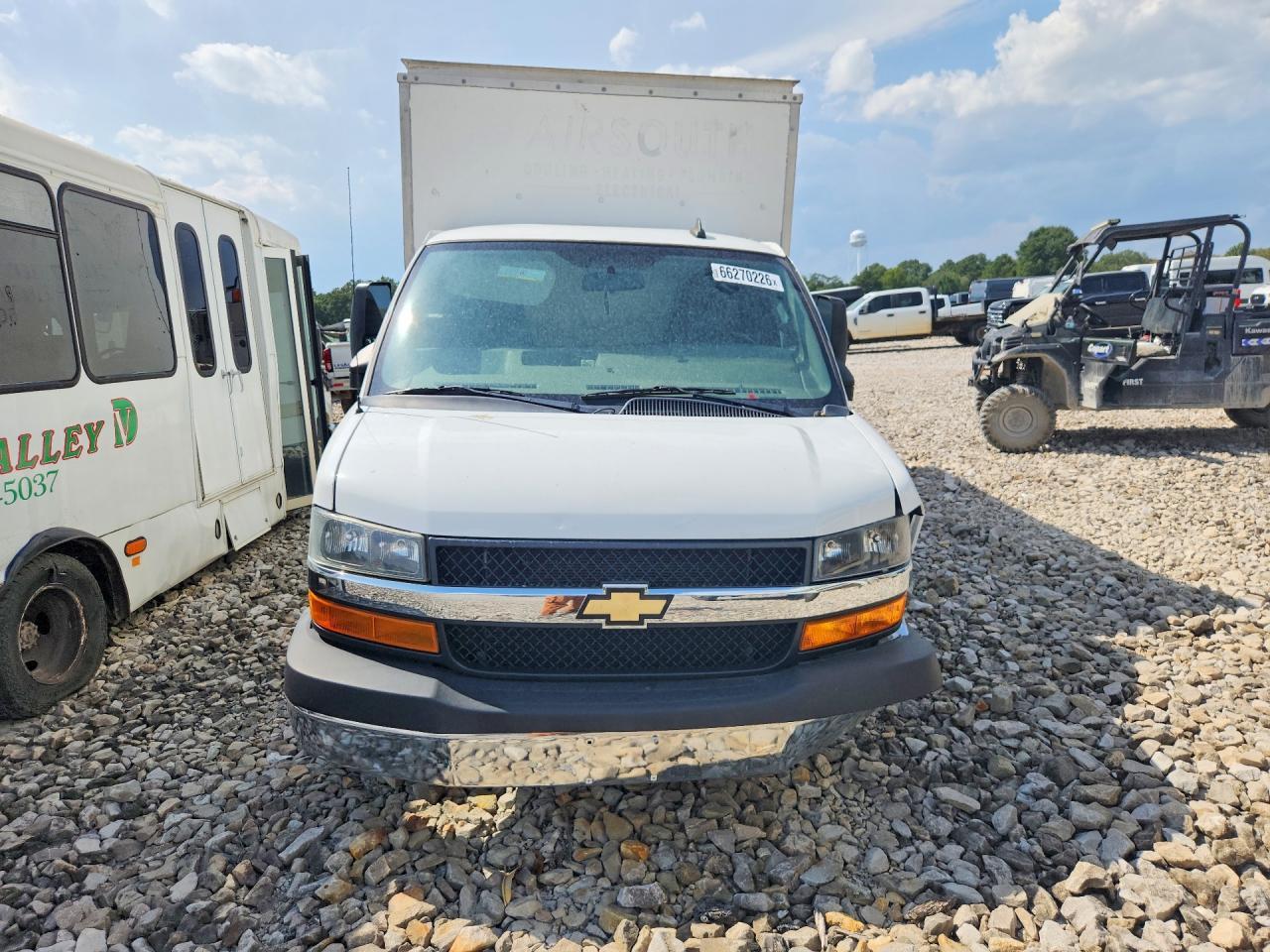 2023 Chevrolet Express - Box Truck - Фото 5