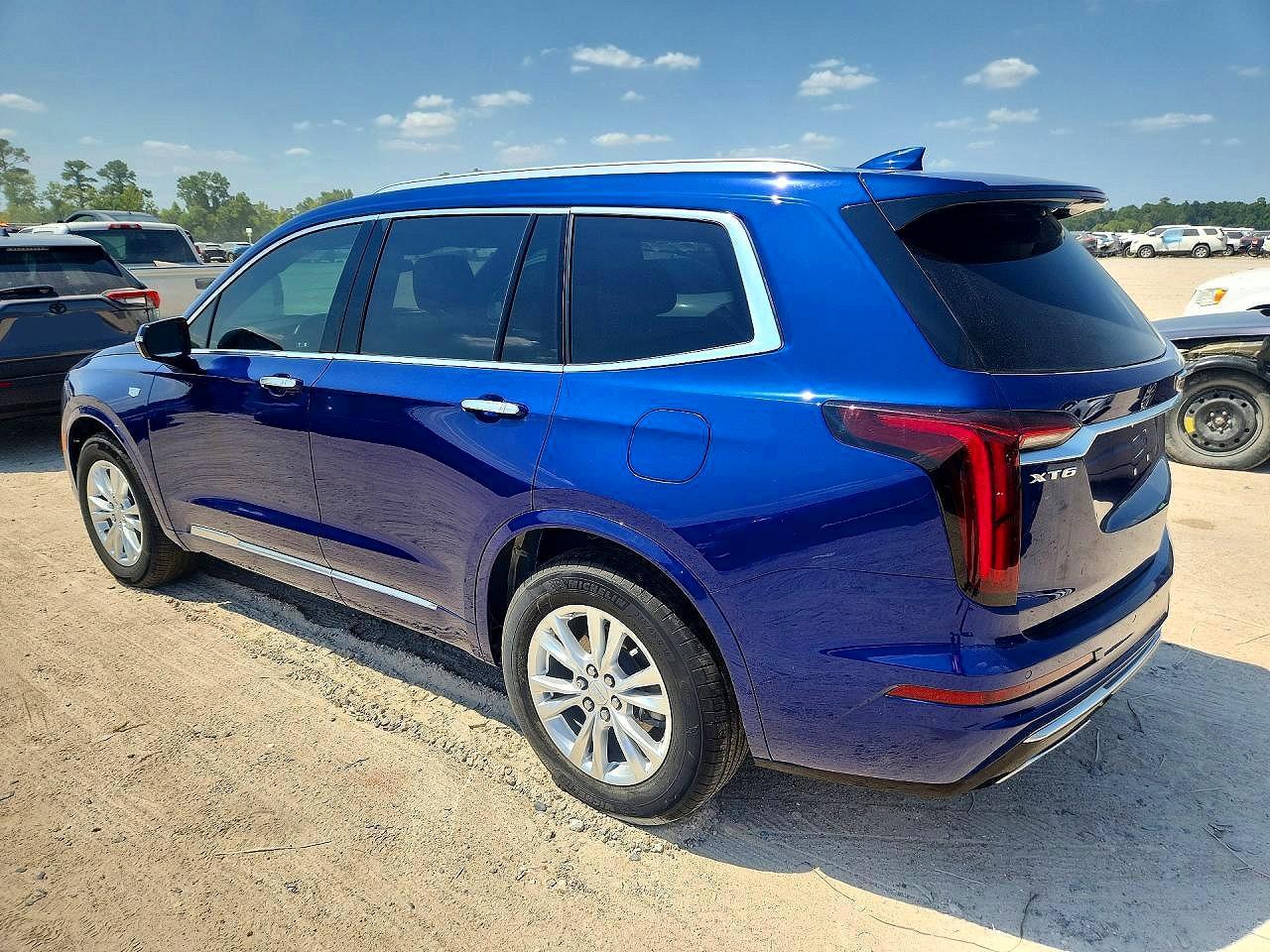 2024 Cadillac Xt6 Luxury - Image 3