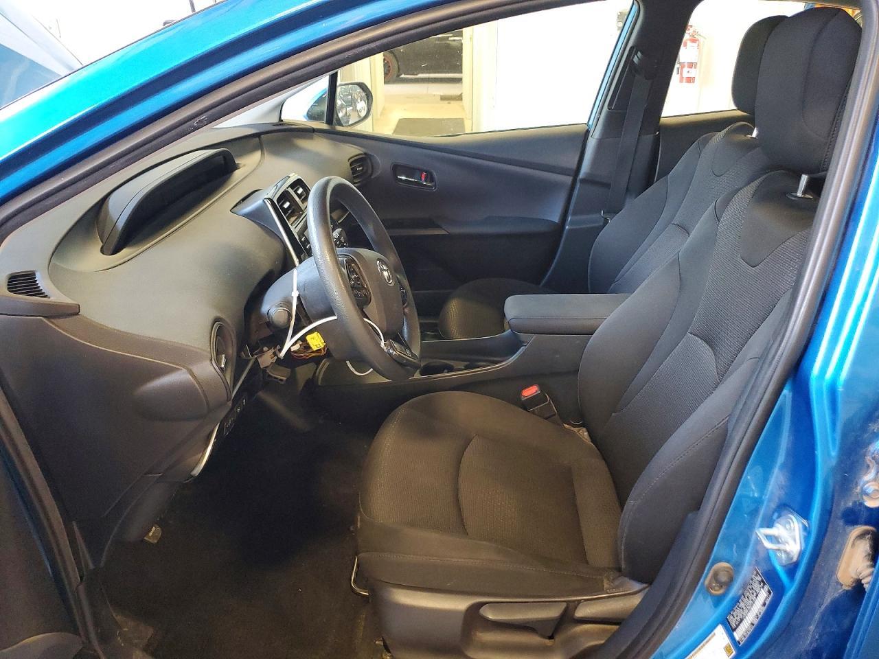 2021 Toyota Prius Le - Фото 7
