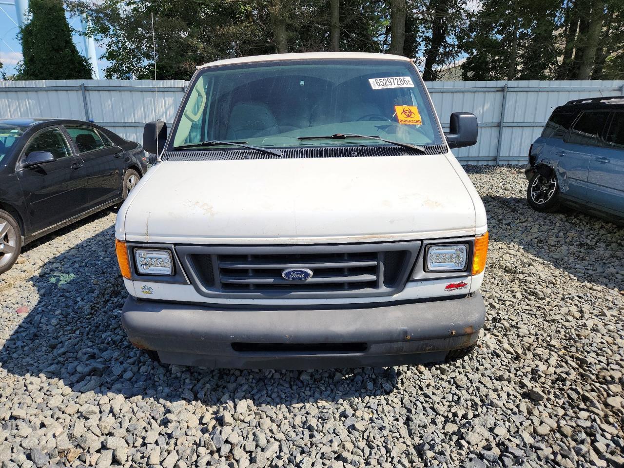 2004 Ford Econoline E150 Van - Image 5