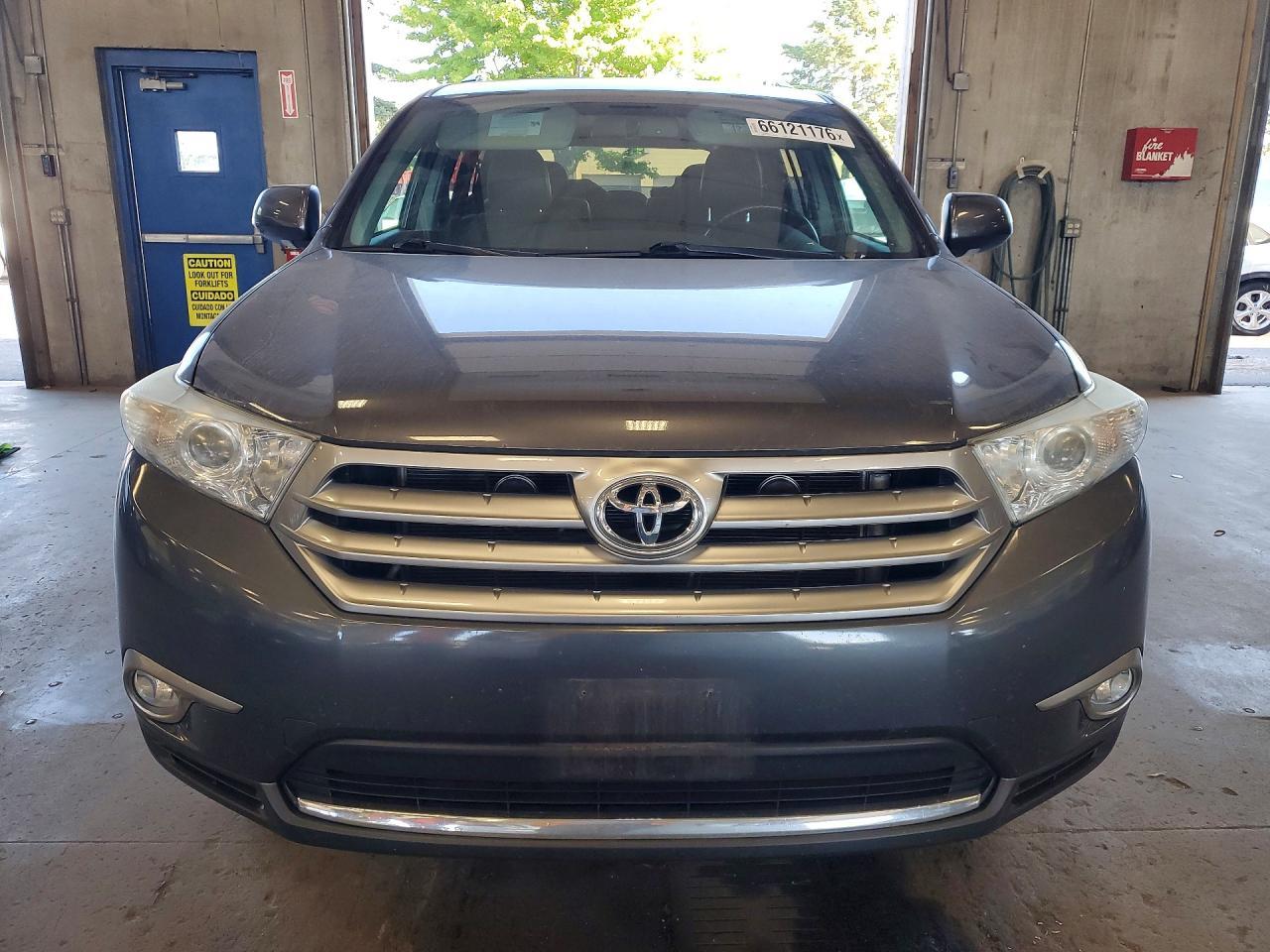 2013 Toyota Highlander Limited - Image 5
