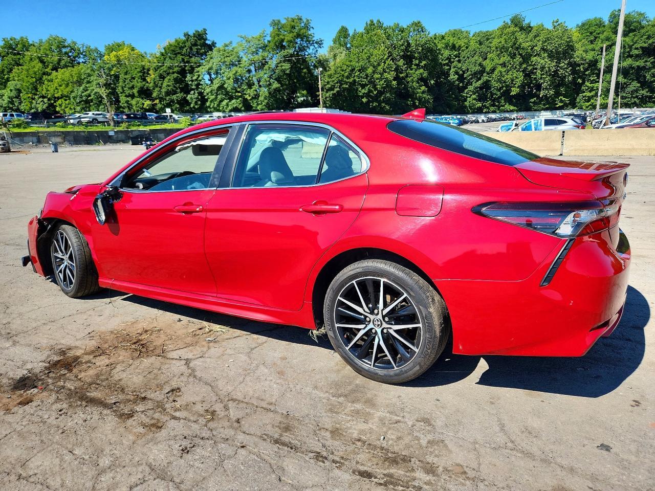 2021 Toyota Camry Se - Фото 2
