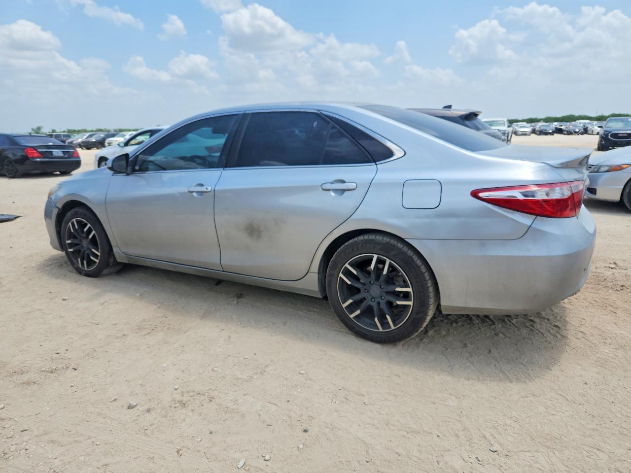 2017 Toyota Camry Se - Фото 2