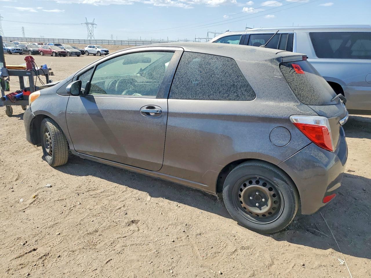 2014 Toyota Yaris 3-Door L - Фото 2