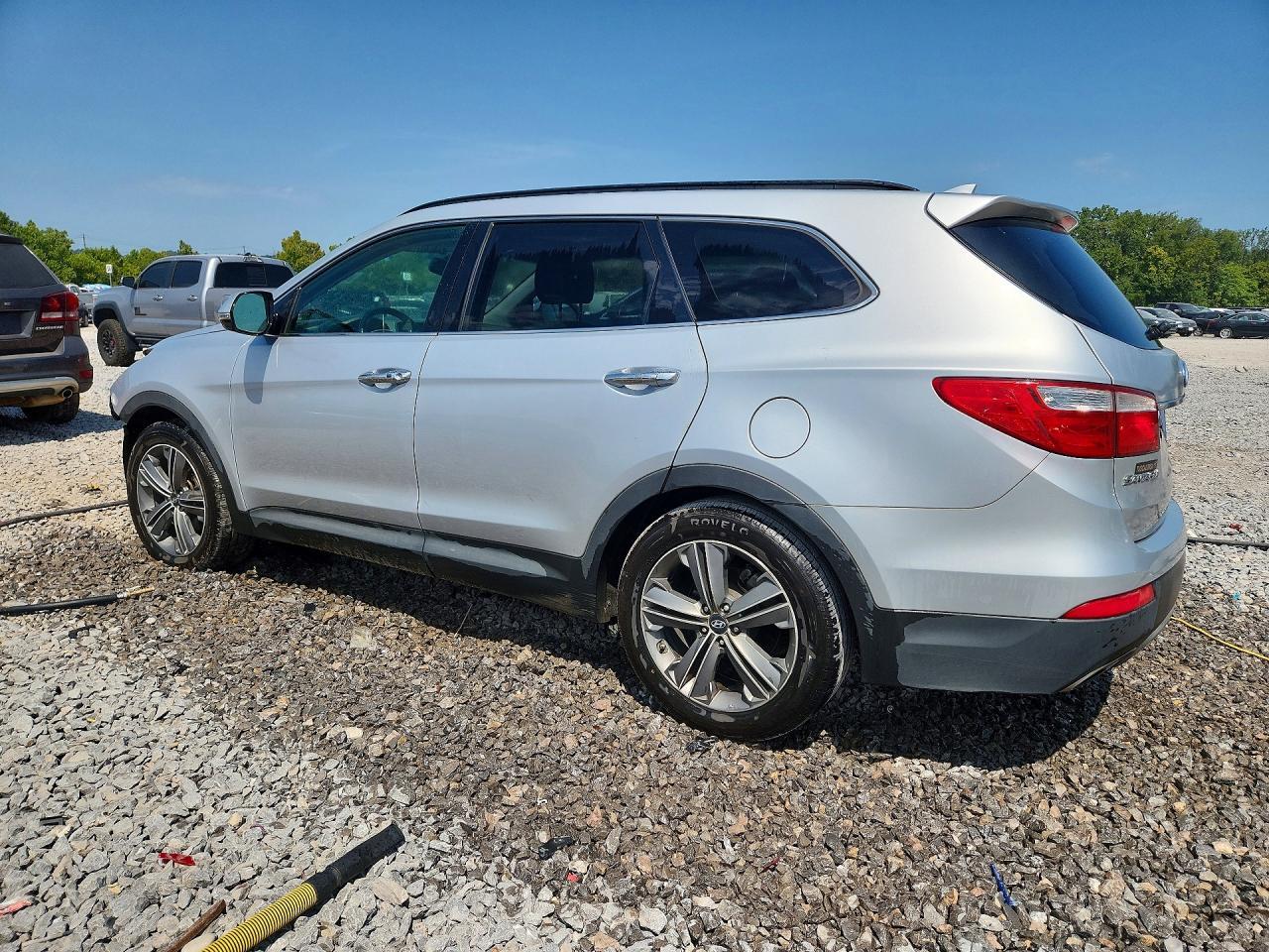 2013 Hyundai Santa Fe - Image 2