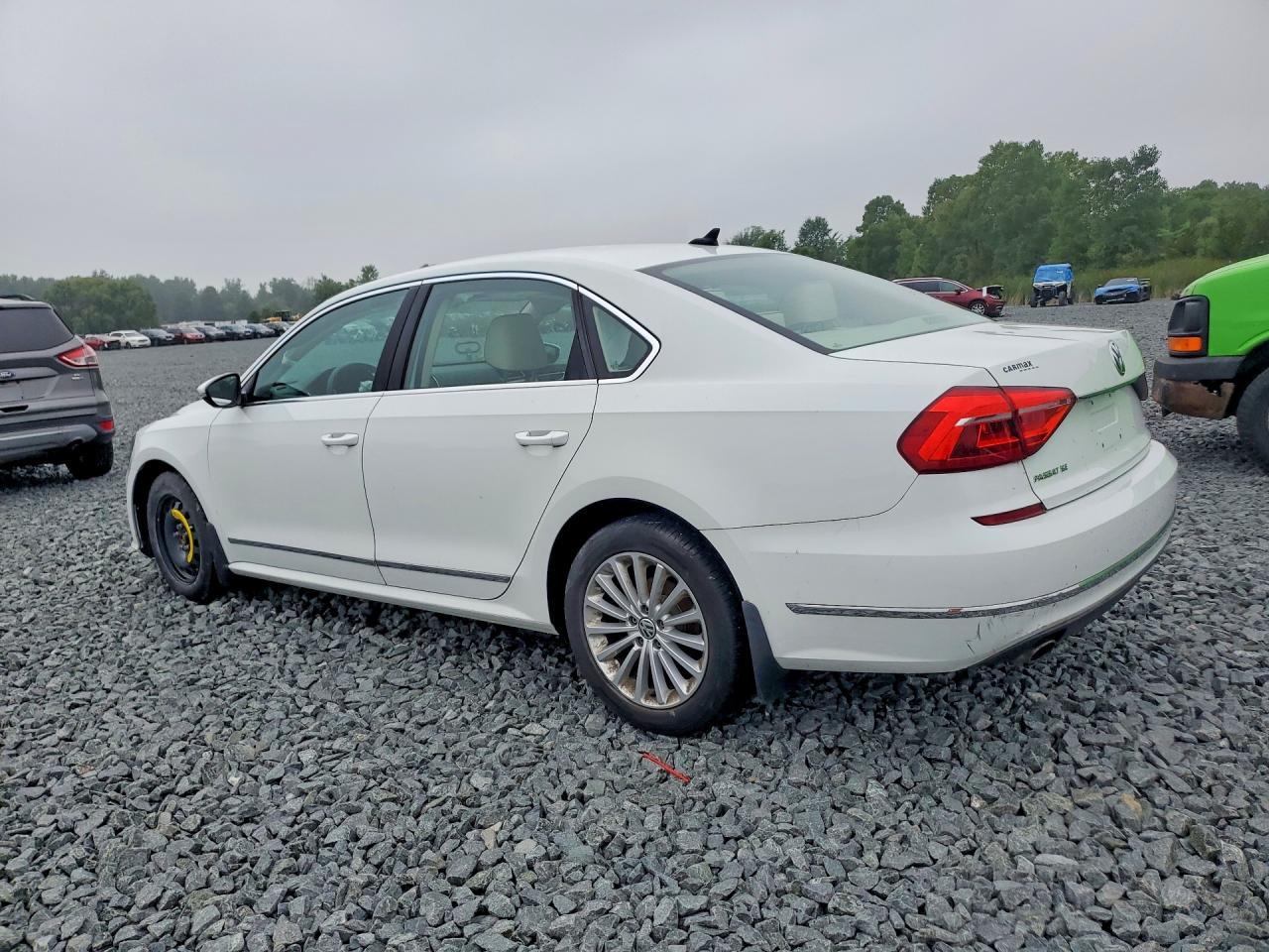 2016 Volkswagen Passat Se - Фото 2
