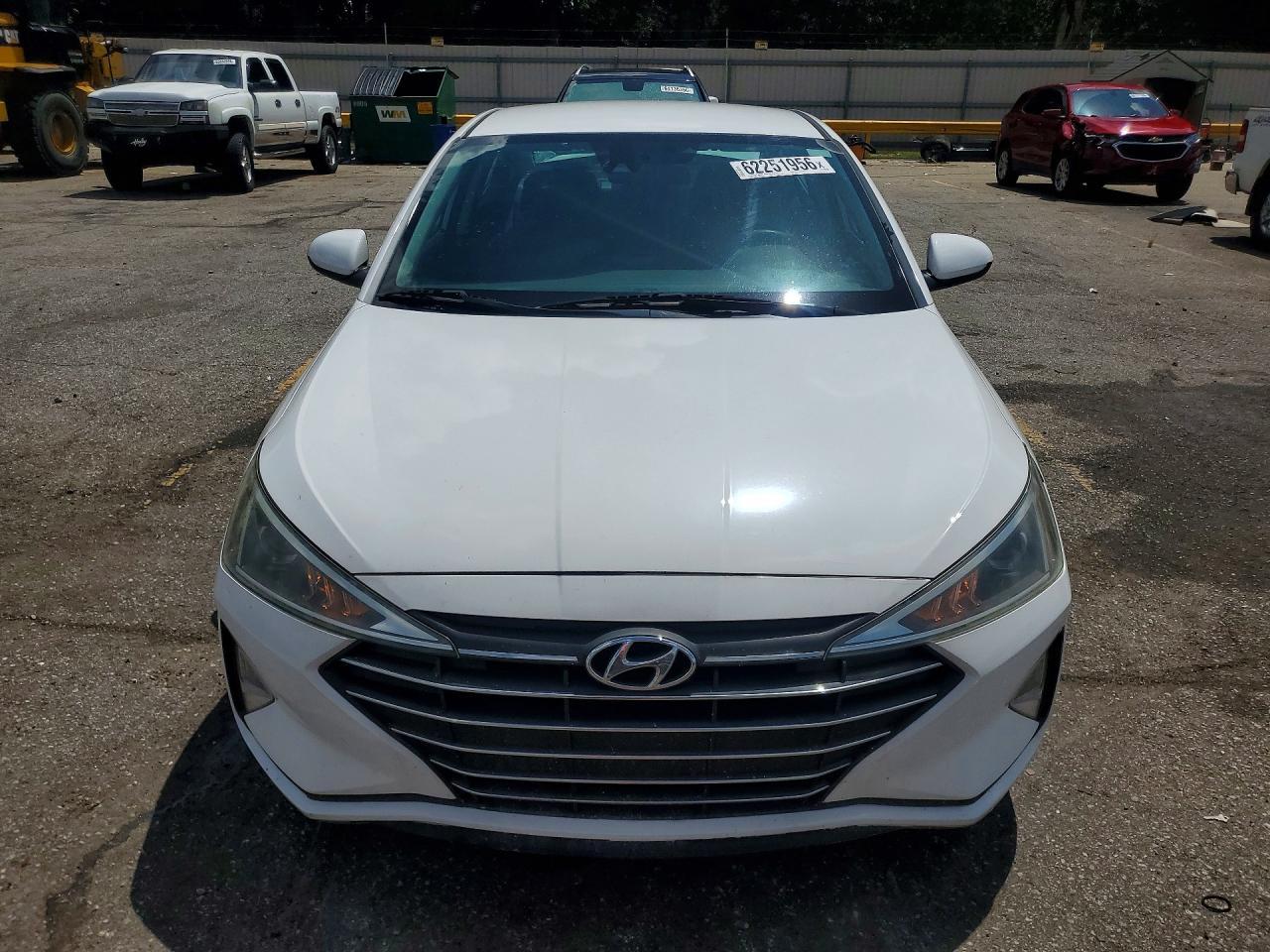2020 Hyundai Elantra Se - Image 5