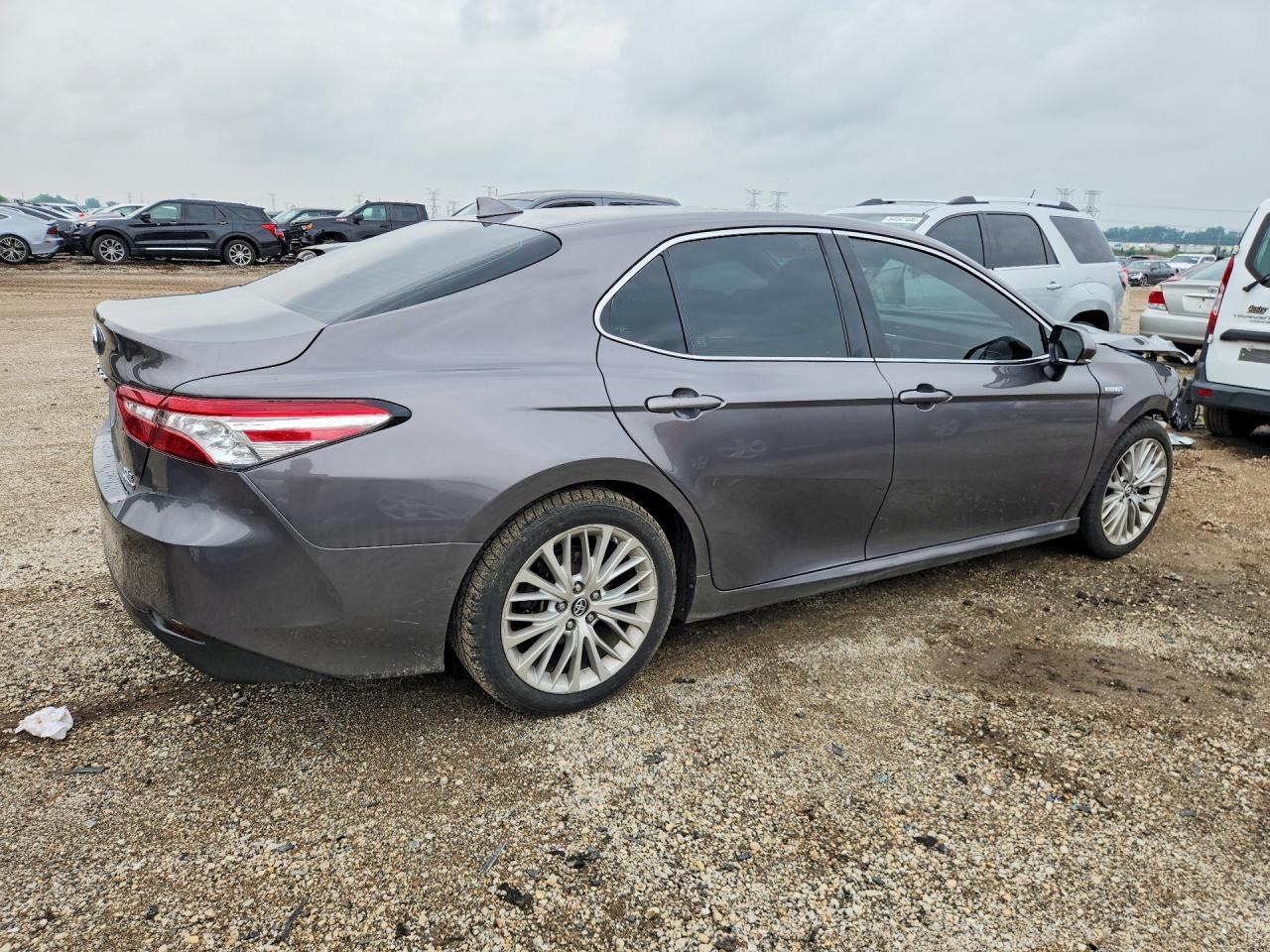 2019 Toyota Camry Hybrid Xle - Фото 3