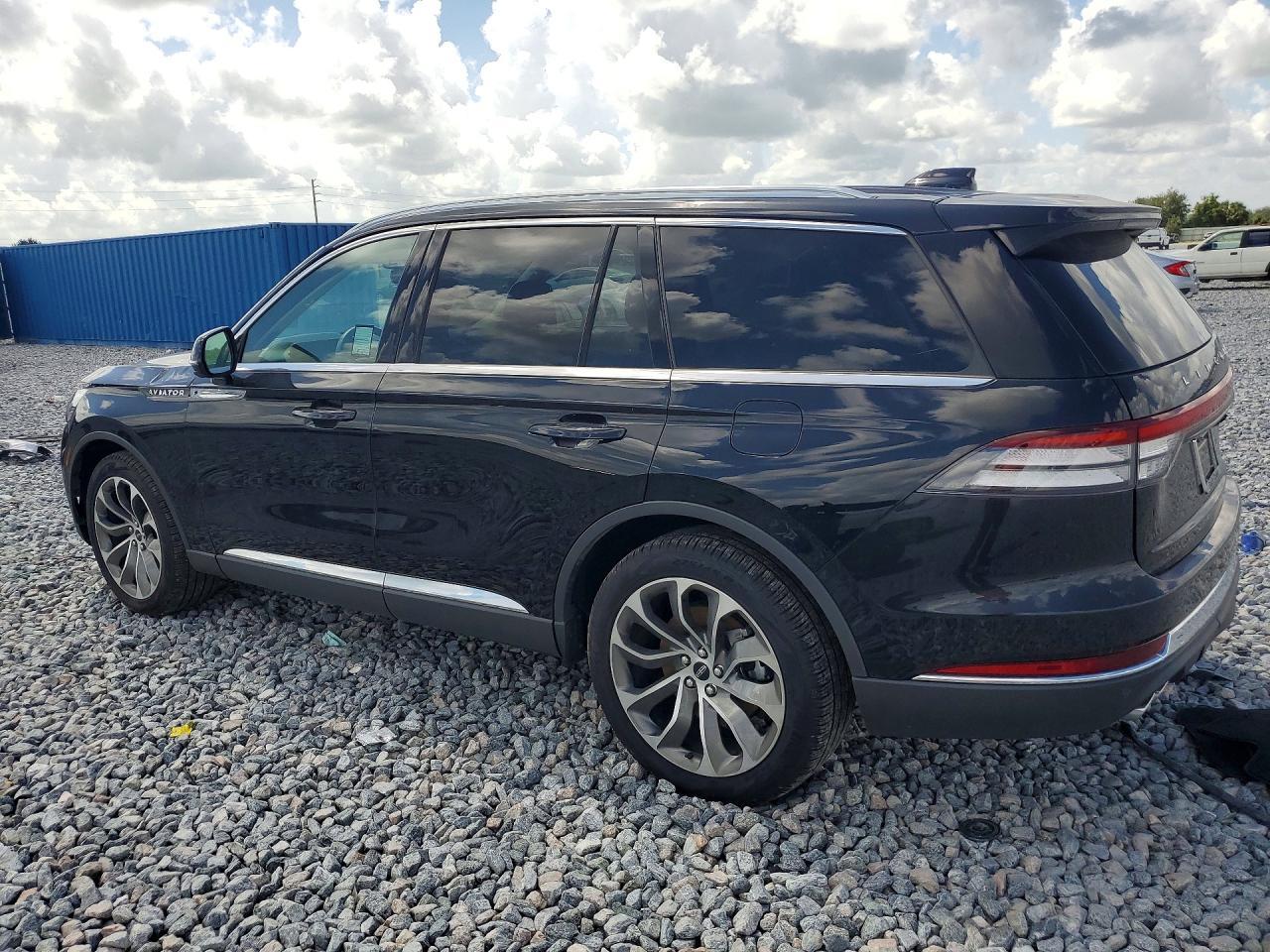 2025 Lincoln Aviator - Image 2