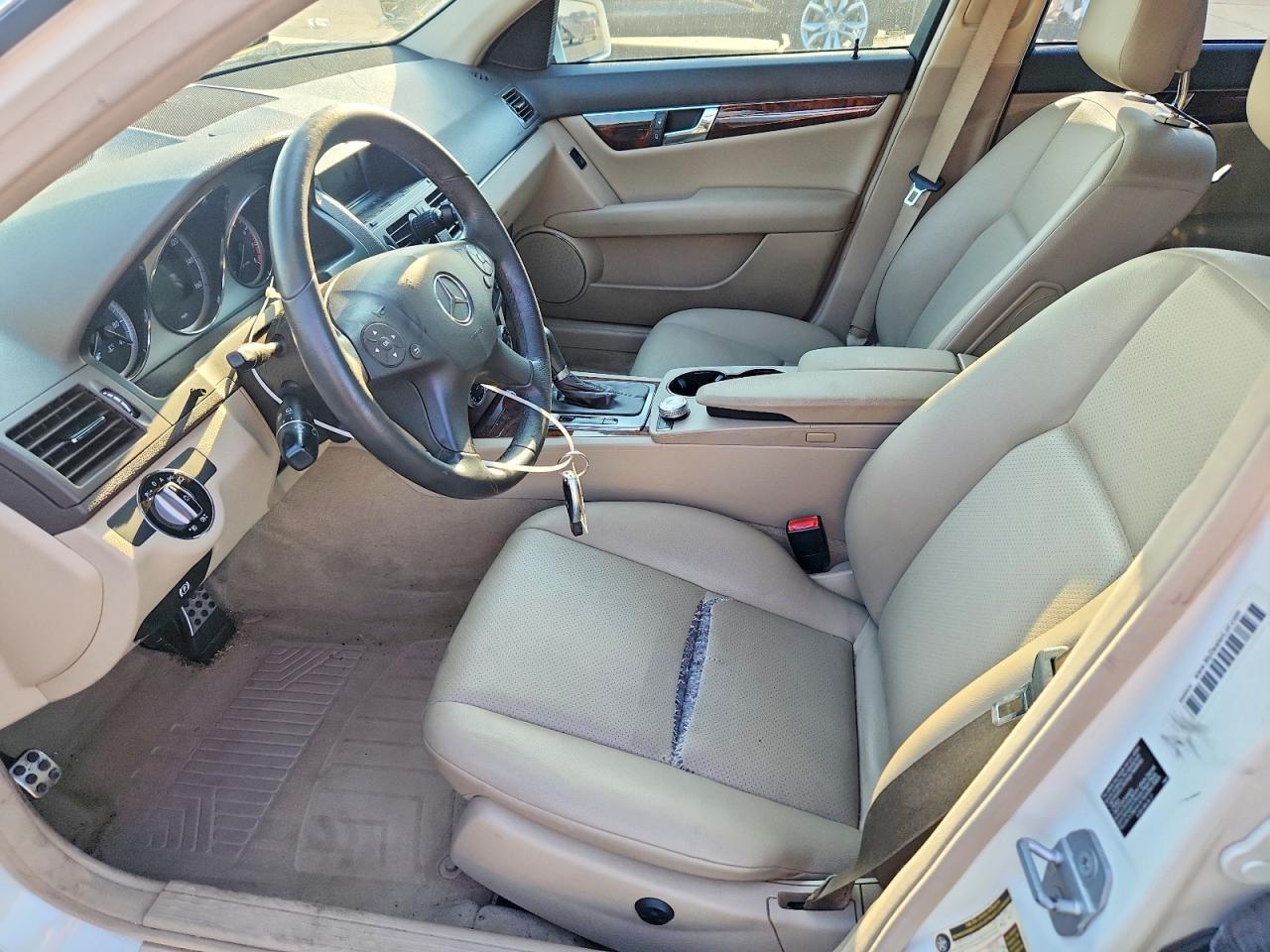 2010 Mercedes-Benz C 300 - Фото 7