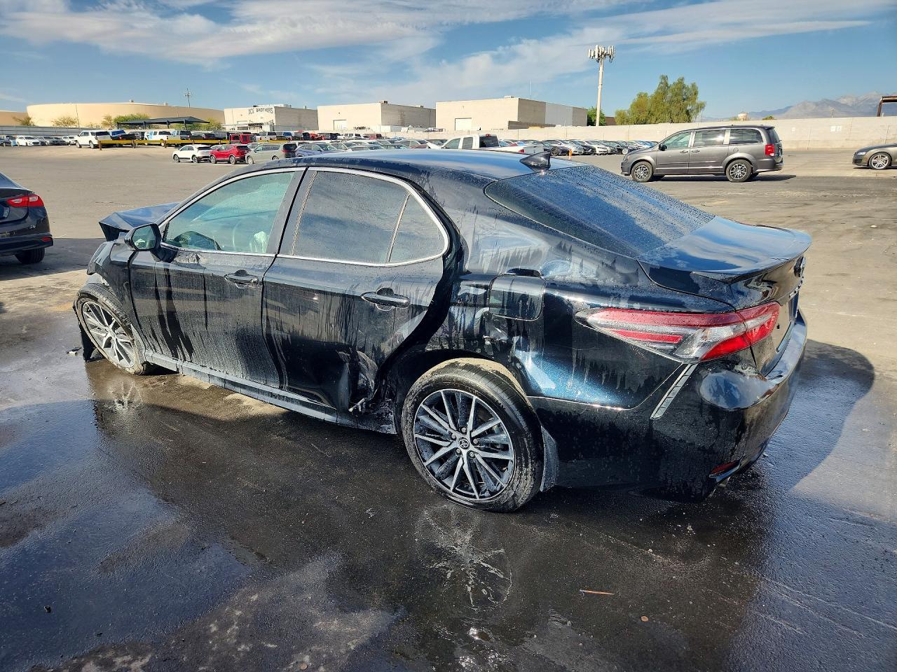2023 Toyota Camry Se - Фото 2