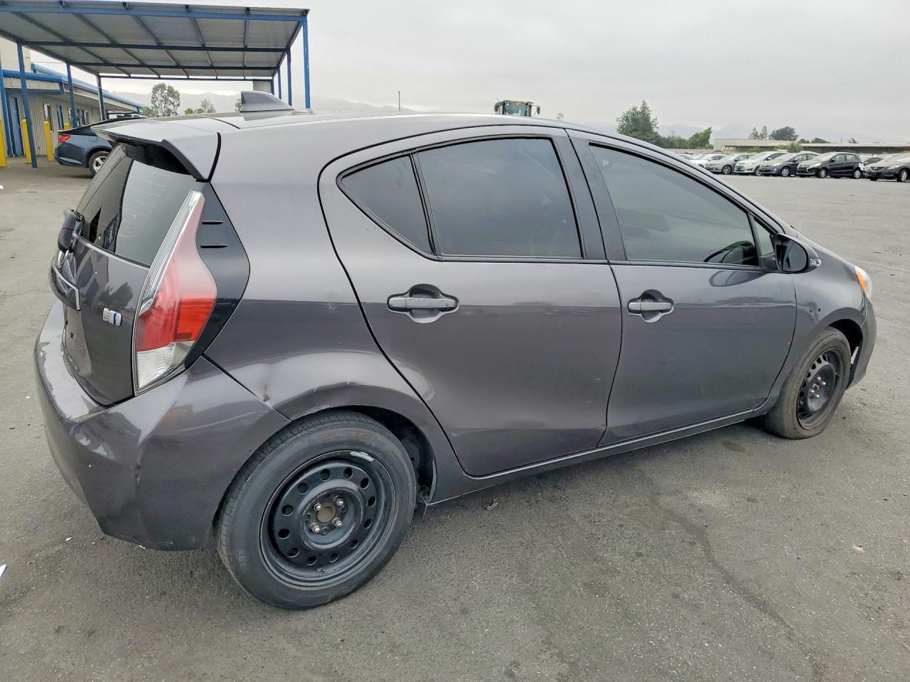 2015 Toyota Prius C Two - Фото 3