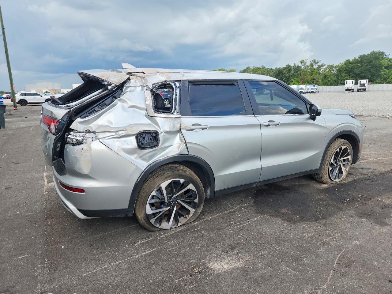 2024 Mitsubishi Outlander Se - Фото 3