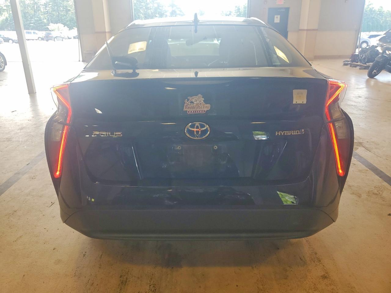 2016 Toyota Prius Four - Image 6