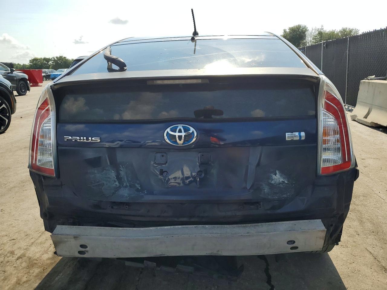 2013 Toyota Prius Two - Фото 6