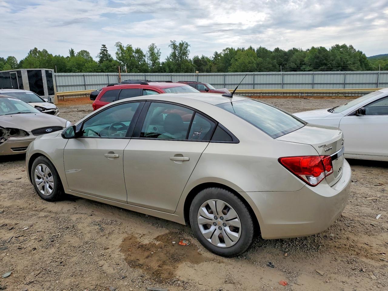 2013 Chevrolet Cruze Ls - Фото 2