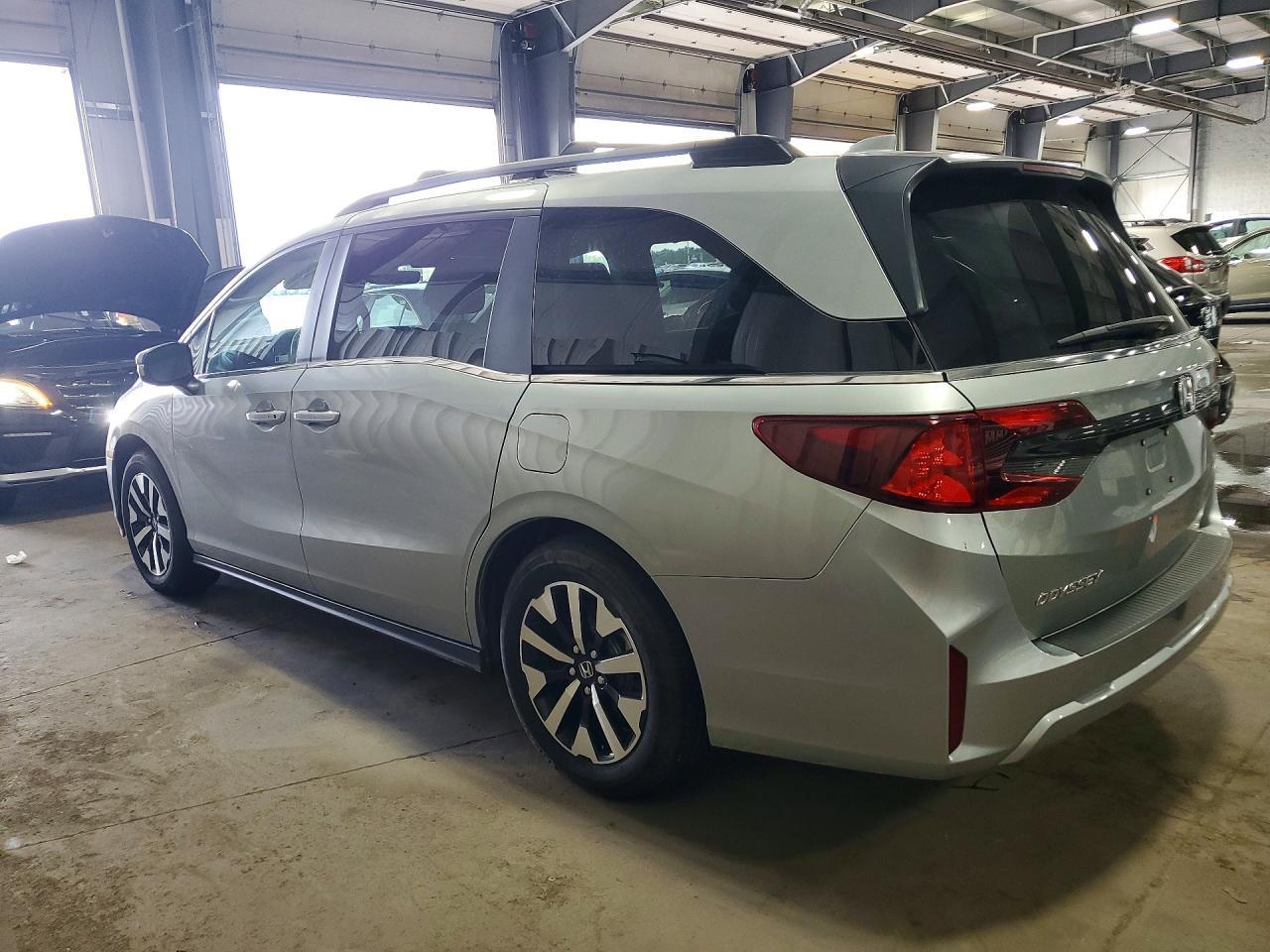 2025 Honda Odyssey Exl - Image 2