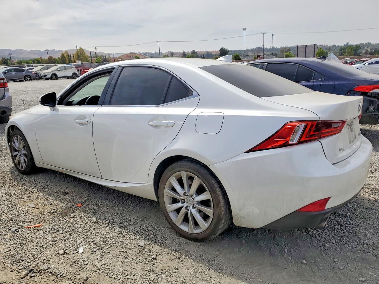 2016 Lexus Is 200T - Фото 2