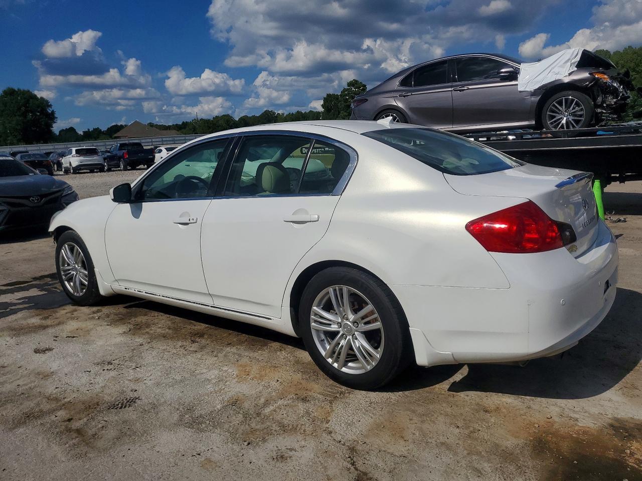 2010 Infiniti G37 Sedan Base - Фото 2