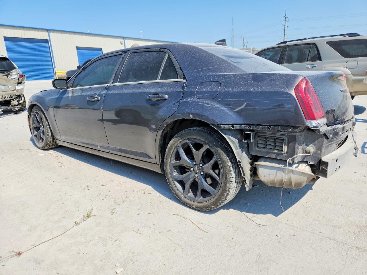 2023 Chrysler 300 S - Фото 2