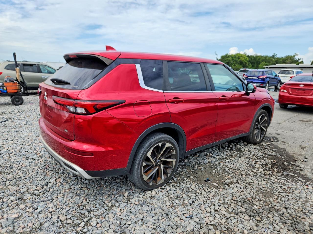 2022 Mitsubishi Outlander Se - Image 3
