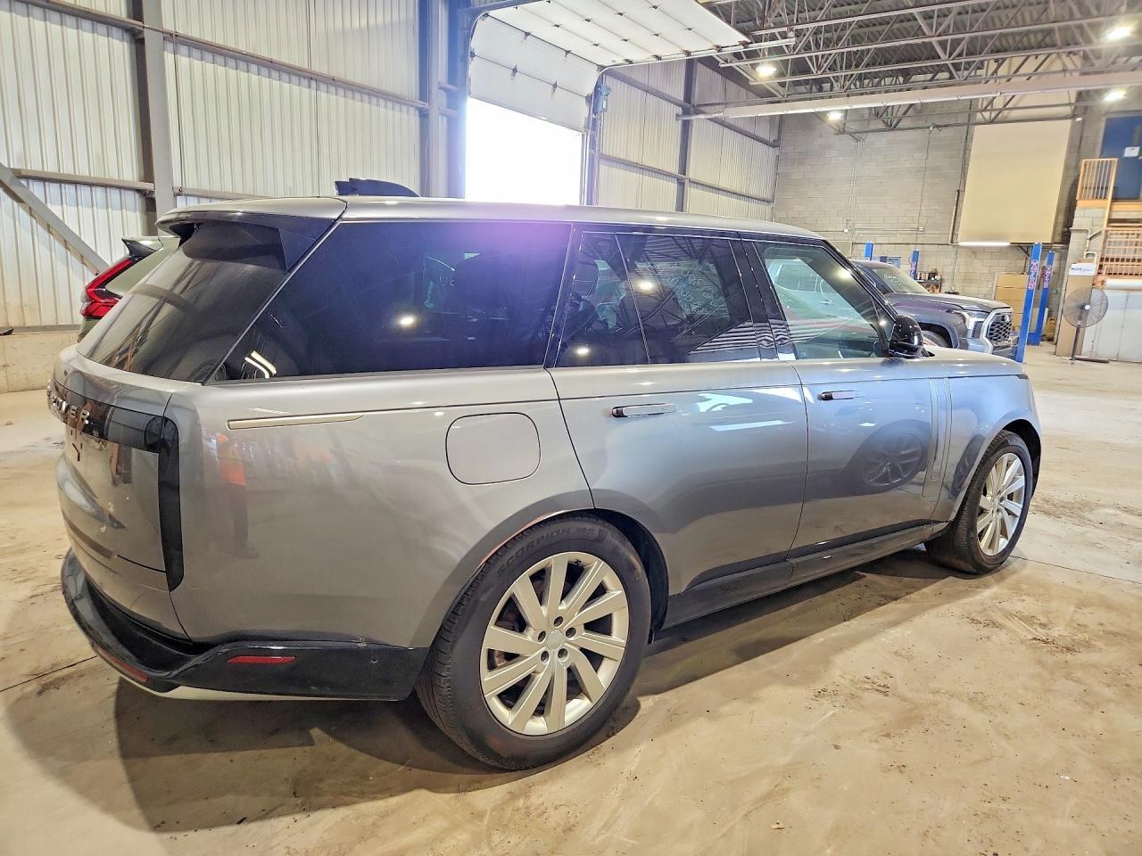 2025 Land Rover Range Rover Se - Image 5