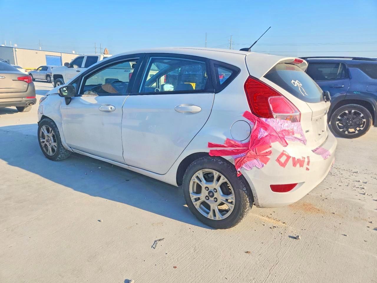 2014 Ford Fiesta Se - Image 2