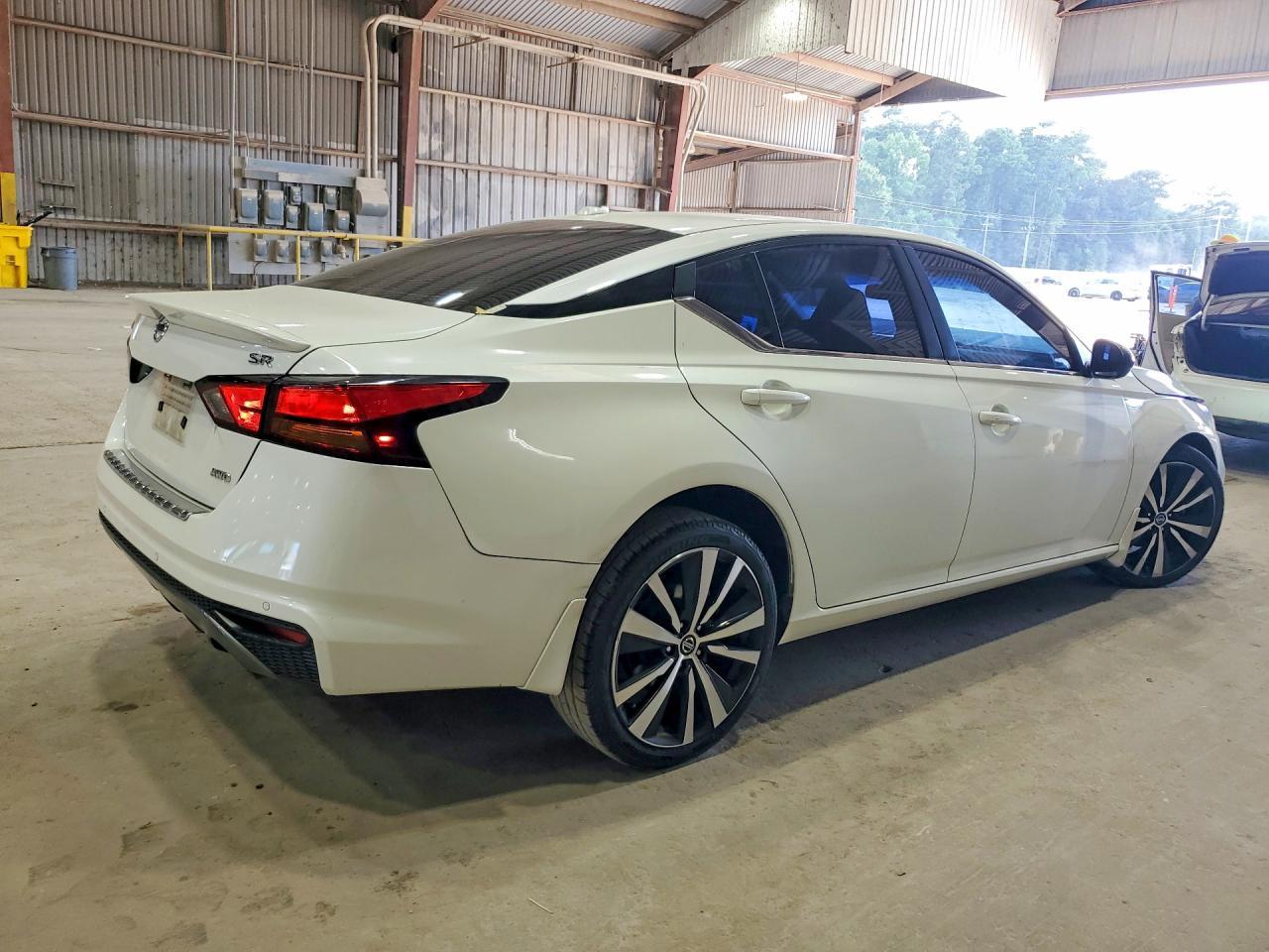 2022 Nissan Altima Sr - Фото 3