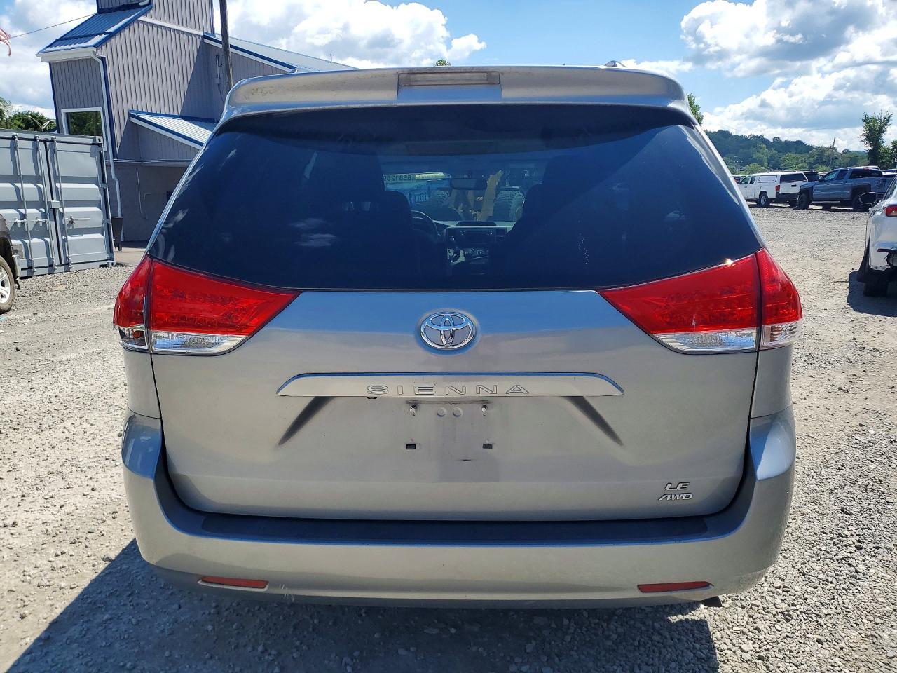 2014 Toyota Sienna Le - Фото 6
